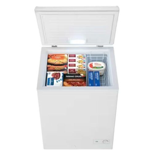 Visanni 4.9 cu. ft. Manual Defrost Chest Freezer with LED Light Type in White - Dented Bottom Corner - Lot 35