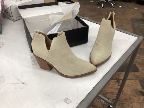 Womens Ankle Boots, Size 8.5 - Lot 551