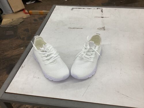 White Sneakers, Size 38 - Lot 653
