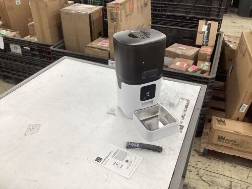 Smart Pet Feeder  - Lot 122