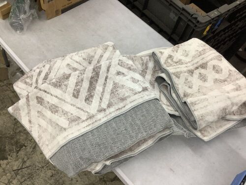 Area Rug 8' x 10'  - Lot 280