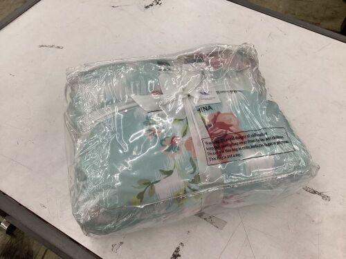 Queen Bedding Set  - Lot 452