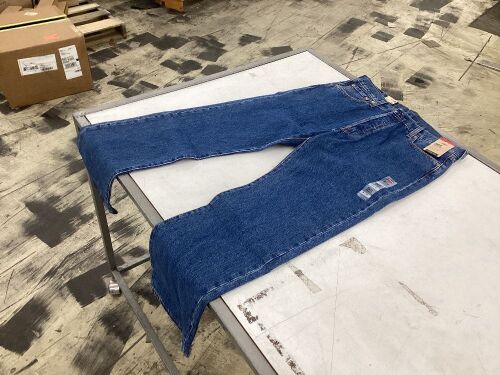 Levi's 501 Original Jeans 36 x 32 - Lot 401