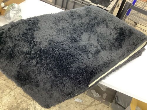 Shag Rug 8' x 10'  - Lot 267