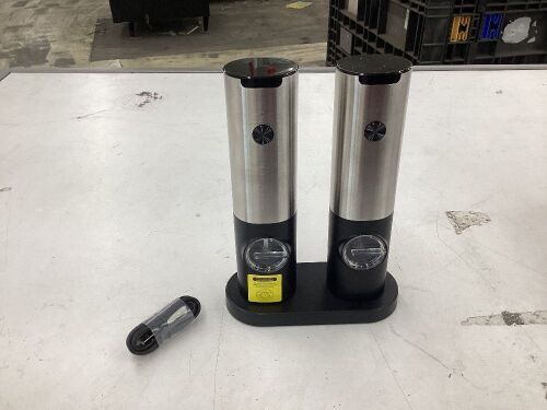 Electric Salt and Pepper Grinder Set  - Lot 542