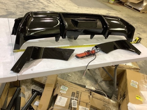 Carbon fiber bumper with light for unknown vehicle - Lot 293