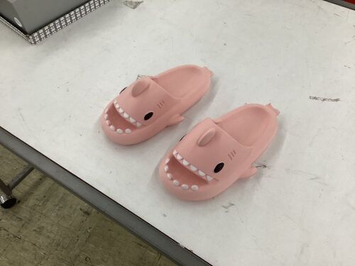 Shark Slides, Size 38-39 - Lot 384