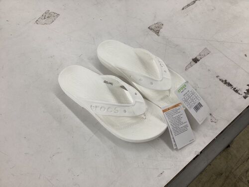 Crocs Baya II Flip Flops, Size 8 - Lot 387