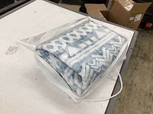 Montvoo Area Rug  - Lot 585
