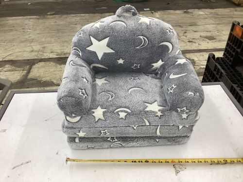 Foldable Kids Armchair Bed with Pocket - Small Tear in Corner - Lot 750