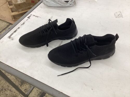 Black Sneakers, Size 49 - Lot 627