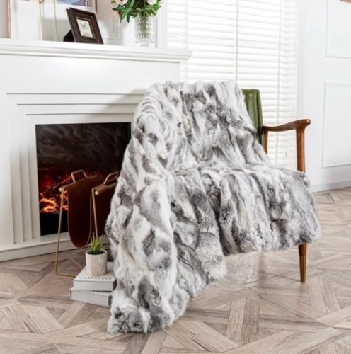 Natural Real Rabbit Fur Throw Blanket Luxury Fluffy Soft Cozy Plush,Thick Warm Blanket for Couch, Sofa and Bed,60in x80in(Gray) - Lot 136