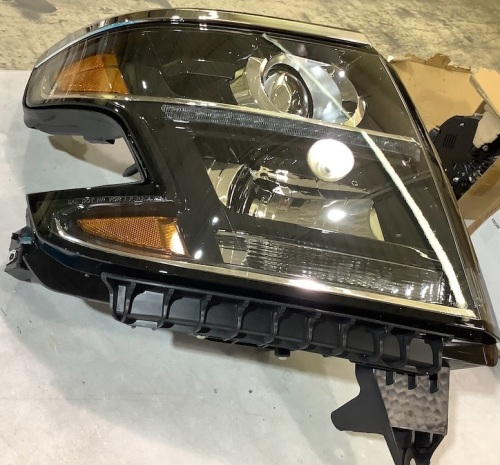 Headlights Assembly For 2015-2020 Tahoe/Suburban, Headlight Assembly For 16 17 18 19 Chevy Suburban 3500HD - Lot 150