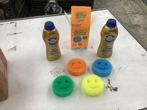 Lot of (2) Bar Keepers Friend Soft Cleanser & Scrub Daddy 4 Pack Scrubbers  - Lot 214