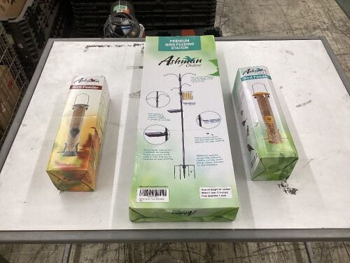 Gardman Premium Bird Feeding Station Kit w/ 2 Feeders  - Lot 389