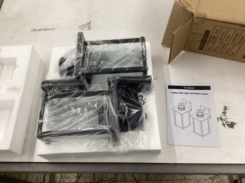 Dusk to Dawn Wall Light with Motion Sensor, 2 Pack  - Lot 719