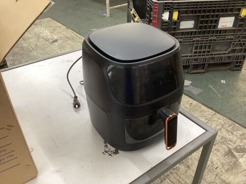 8Qt Air Fryer  - Lot 597