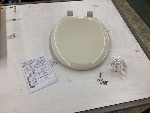American Standard Champion 4 Slow-Close Round Closed Front Toilet Seat in Bone  - Lot 432