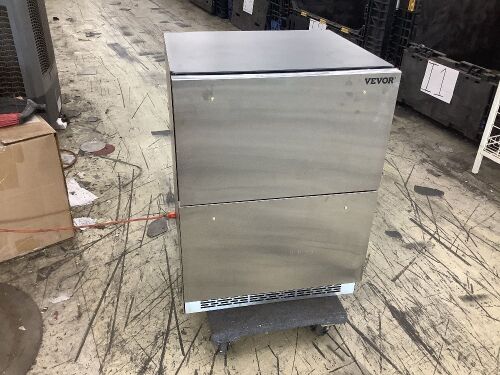 VEVOR 24" 2 Drawer Built-in Beverage Refrigerator with Touch Panel, 5.12 Cu.ft. Capacity - Top Drawer Soft Close Doesn't Work, Still Closes Fully  - Lot 75