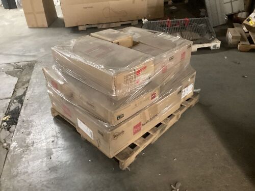 Pallet of Christmas Items, 12 Pieces  - Lot 586