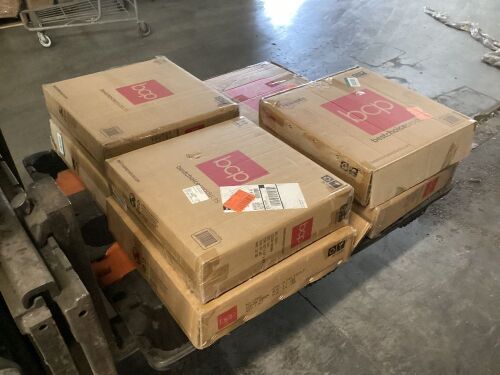 Lot of (7) Christmas Items  - Lot 635