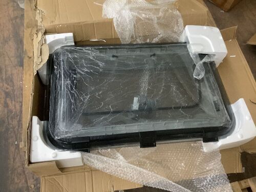 RV Caravan Skylight Roof Window Hatch with LED Light, 31.5" x 19.7" - Broken Corner - Lot 420