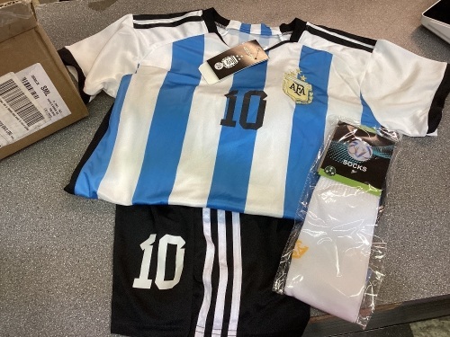 Youth size 8-10 soccer jersey, shorts and socks - Lot 259