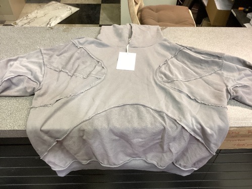 Aelfric Eden gray pullover hoodie size L - Lot 267