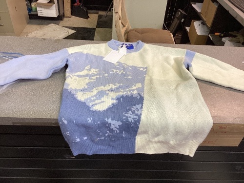 Aelfric Eden blue and white sweater size XL - Lot 270