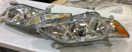 Headlight assembly for unknown vehicle - Lot 120