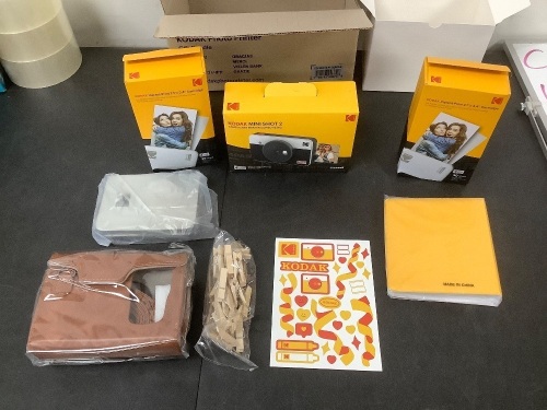 KODAK Photo Printer Gift Bundle - Lot 5
