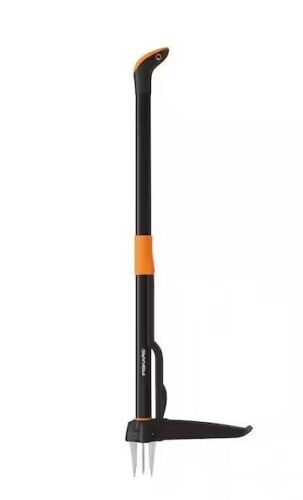 Fiskars Stand up 4 Claw Garden Weeder with 34in Handle - Lot 603