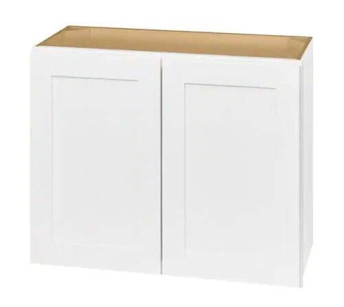 Hampton Bay Avondale 30 in. W x 12 in. D x 24 in. H Ready to Assemble Plywood Shaker Wall Bridge Kitchen Cabinet in Alpine White  - Lot 543