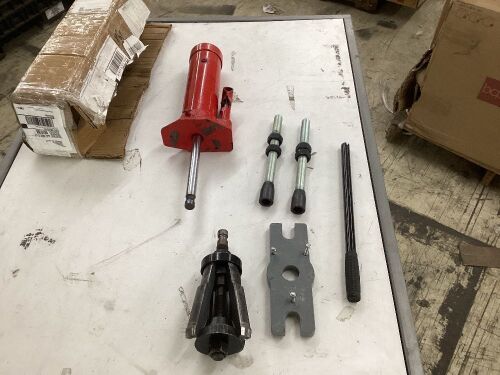 Hydraulic Cylinder Remover  - Lot 598