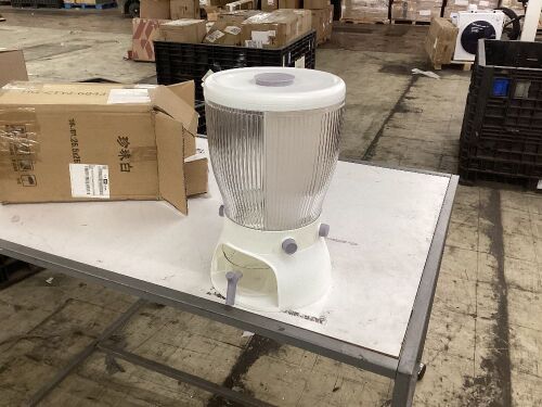 Rotating Cereal & Dry Food Dispenser 4 Grid - Lot 637