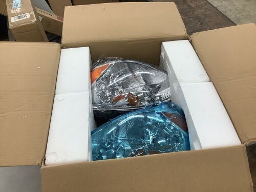 Headlight Set for 2002-2004 Nissan Altima  - Lot 698