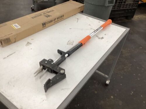 WEN GA1139 Stand-Up Gardening Weeder  - Lot 737