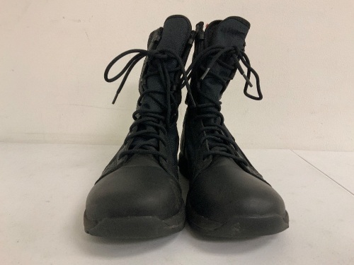 Danner Boots for Men, Size 9.5, E-Comm Return - Lot 457