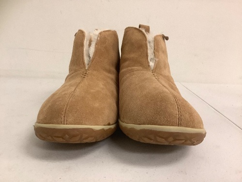 Minnetonka Womens Slippers, 9, Appears New, Sold as is - Lot 679