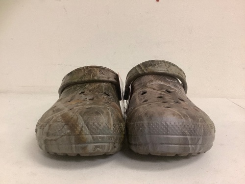 Camo Crocs, M 9 W 11, Appears New, Sold as is - Lot 42