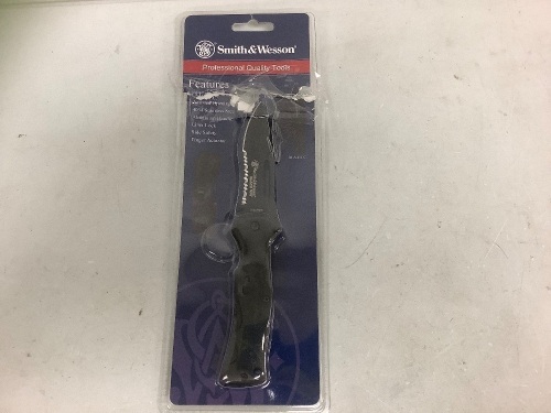 Smith & Wesson Folding Knife, E-Commerce Return, Sold as is - Lot 711