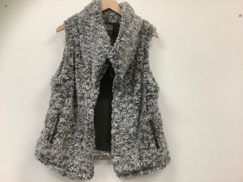 Natural Reflections Womens Sherpa Vest, L, Appears New, Sold as is - Lot 88