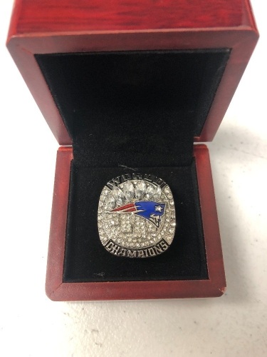 2018 Patriots Super Bowl Champions Replica Ring, Appears New, Sold as is - Lot 7A