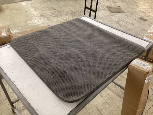 Skid-Resistant Rug 3' x 3'  - Lot 661