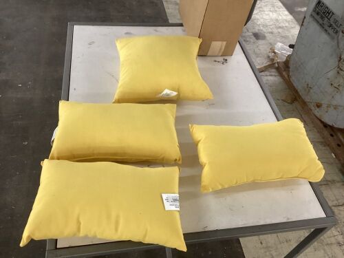Lot of (4) Outdoor Throw Pillows  - Lot 395