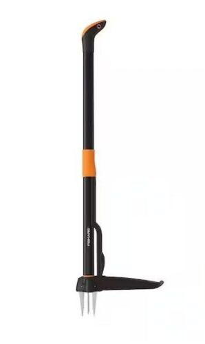 Fiskars 34in Stand up 4 Claw Garden Weeder - Lot 599