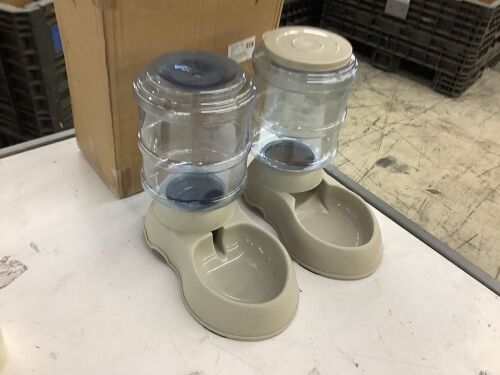Pet Feeder and Water Dispenser - Lot 143