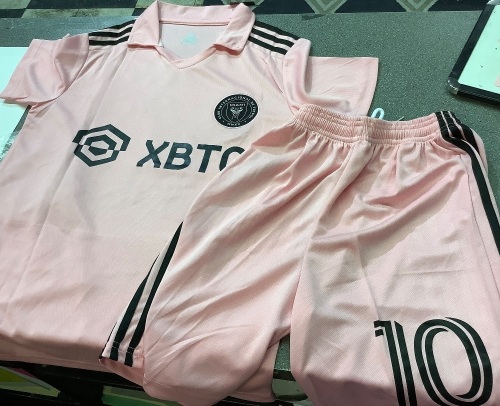 Messi InterMiami Home Jersey and Shorts with Sewn Patches. ADULT size Small $49.99 - Lot 91