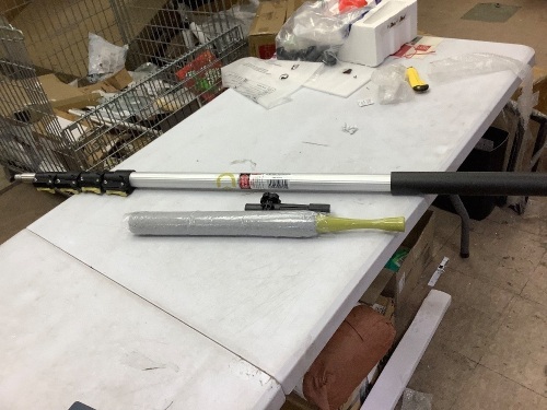 Docapole extension pole with dusting attachment - Lot 192