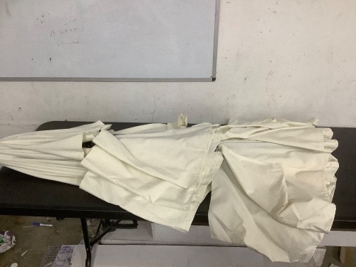 cream patio umbrella - Lot 7189anm